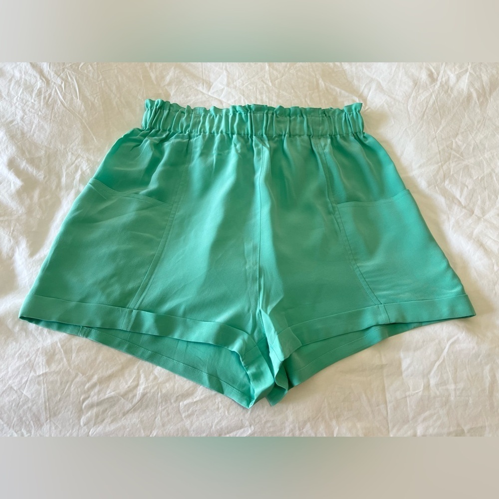Wilfred | SZ Medium | 100% Silk Mint Green Shorts | Elastic Waist & Pockets